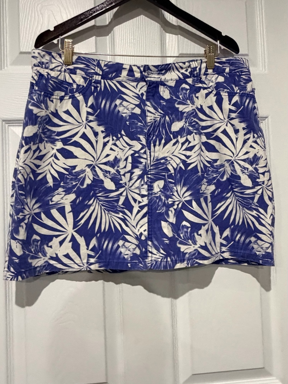 Blue and White Tropical Print Women's Skort